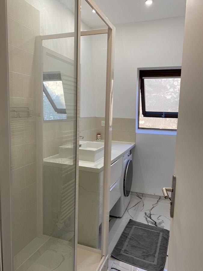 Upscale 80M2 2 Bedroom Apartment Near Champs Elysees Parigi Esterno foto
